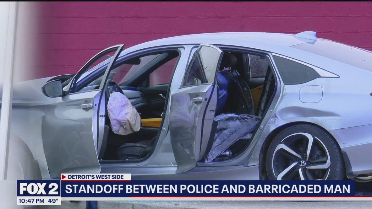 2 dead after shooting at Foot Locker, man barricades himself in car, the weather and more